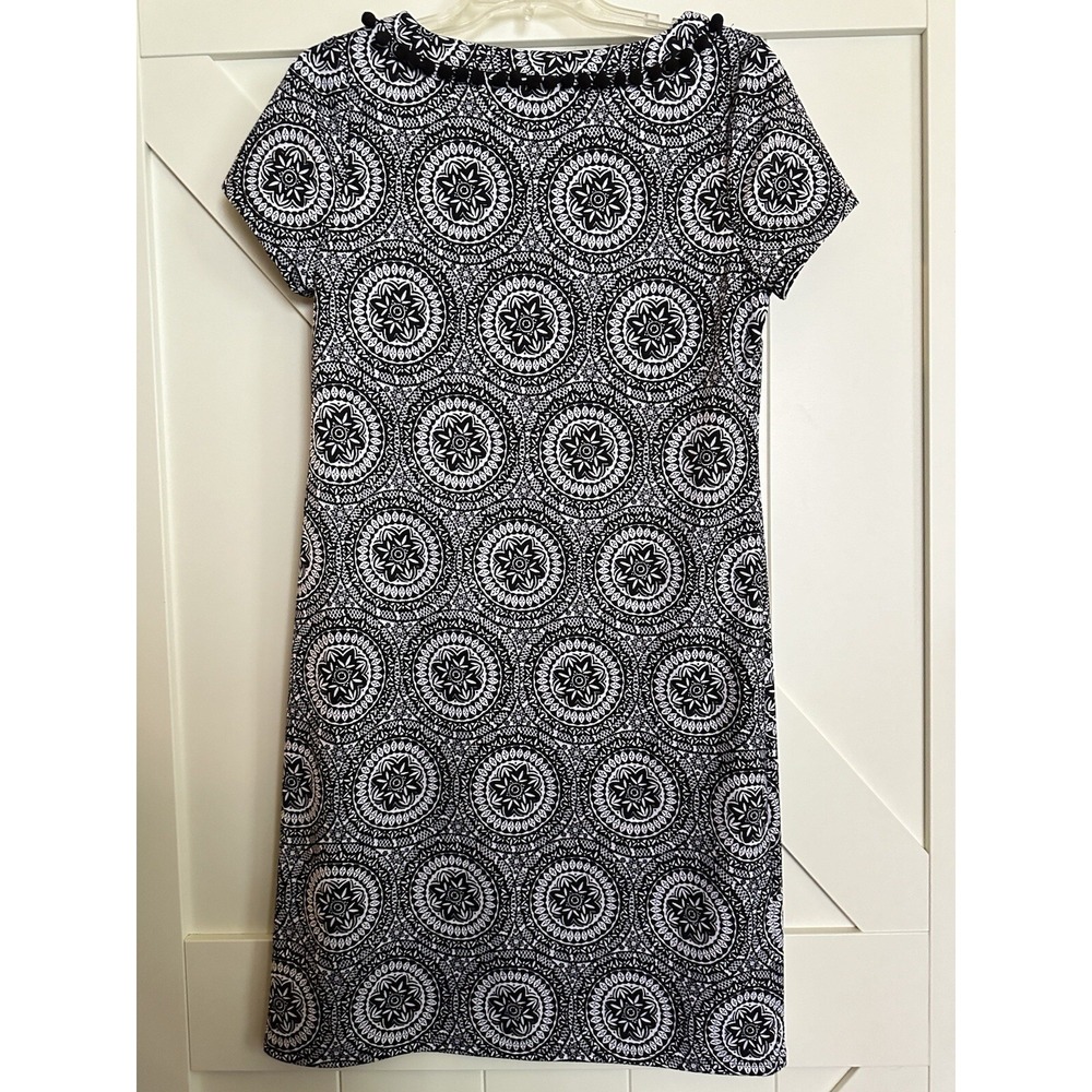 Talbots Black White Medallion Print Pompom Short Sleeve Shift Dress‎ Size Small - Picture 2 of 4
